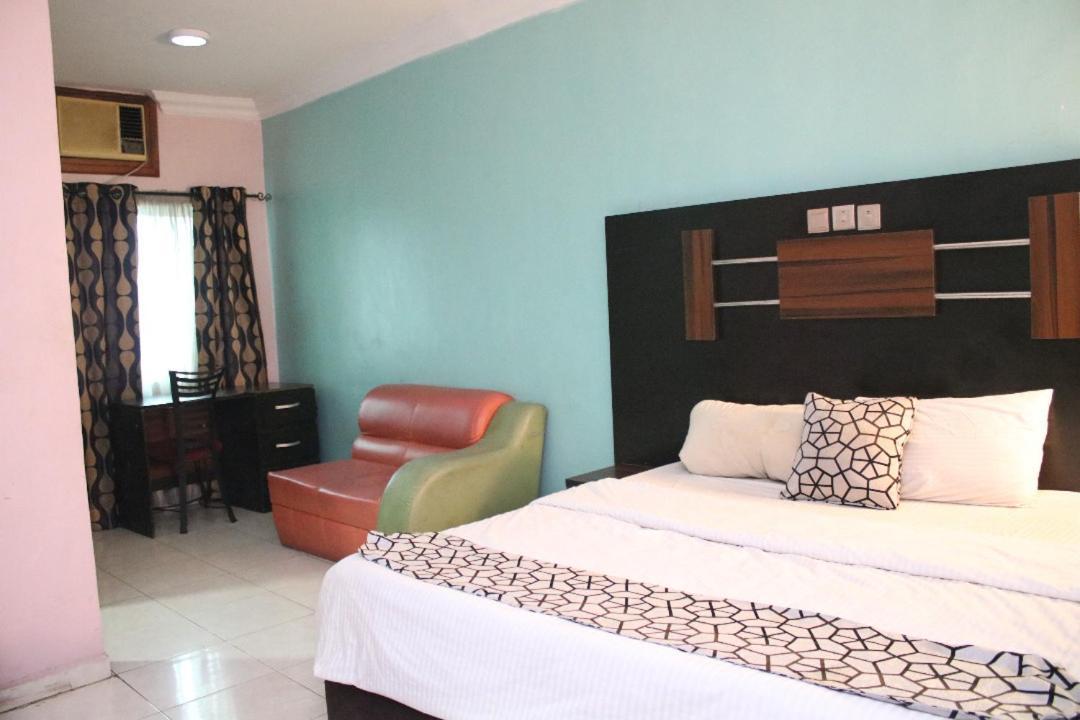 Senators Suites And Towers Hotel Omole Номер фото