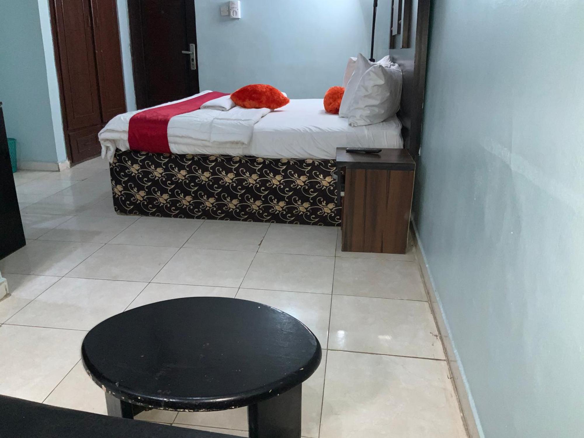 Senators Suites And Towers Hotel Omole Экстерьер фото